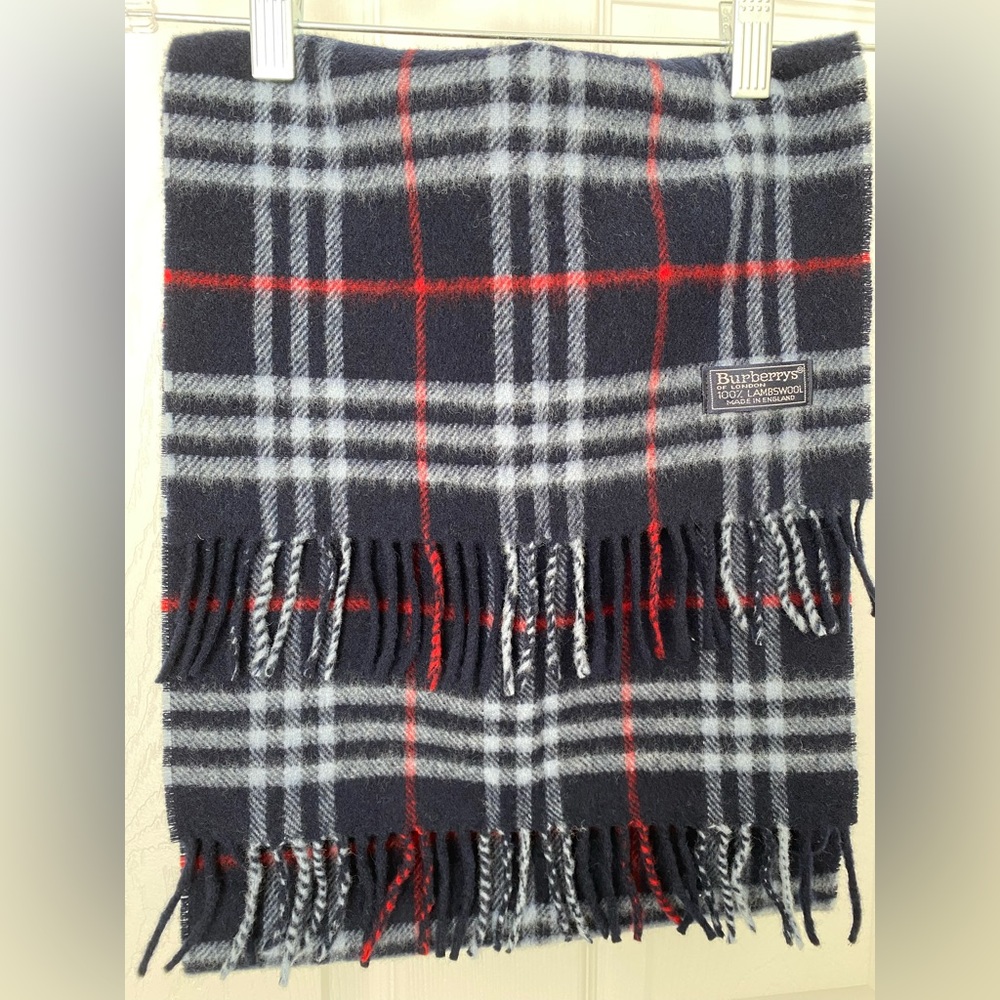 Authentic Burberry 100% lambswool scarf